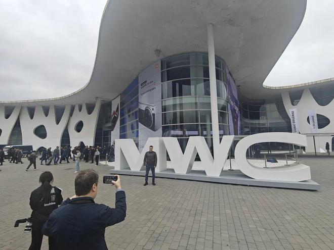 MWC25 “绕”不开AI的MWC2025(图1)