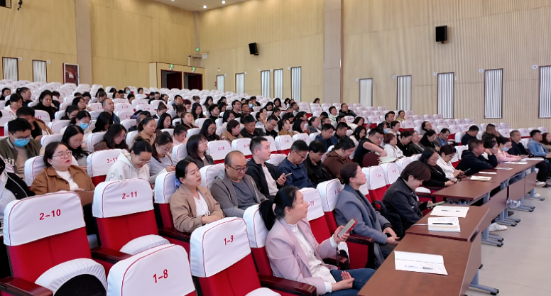 吉木萨尔县开展DeepSeek赋能教师高效教学专题培训(图3)